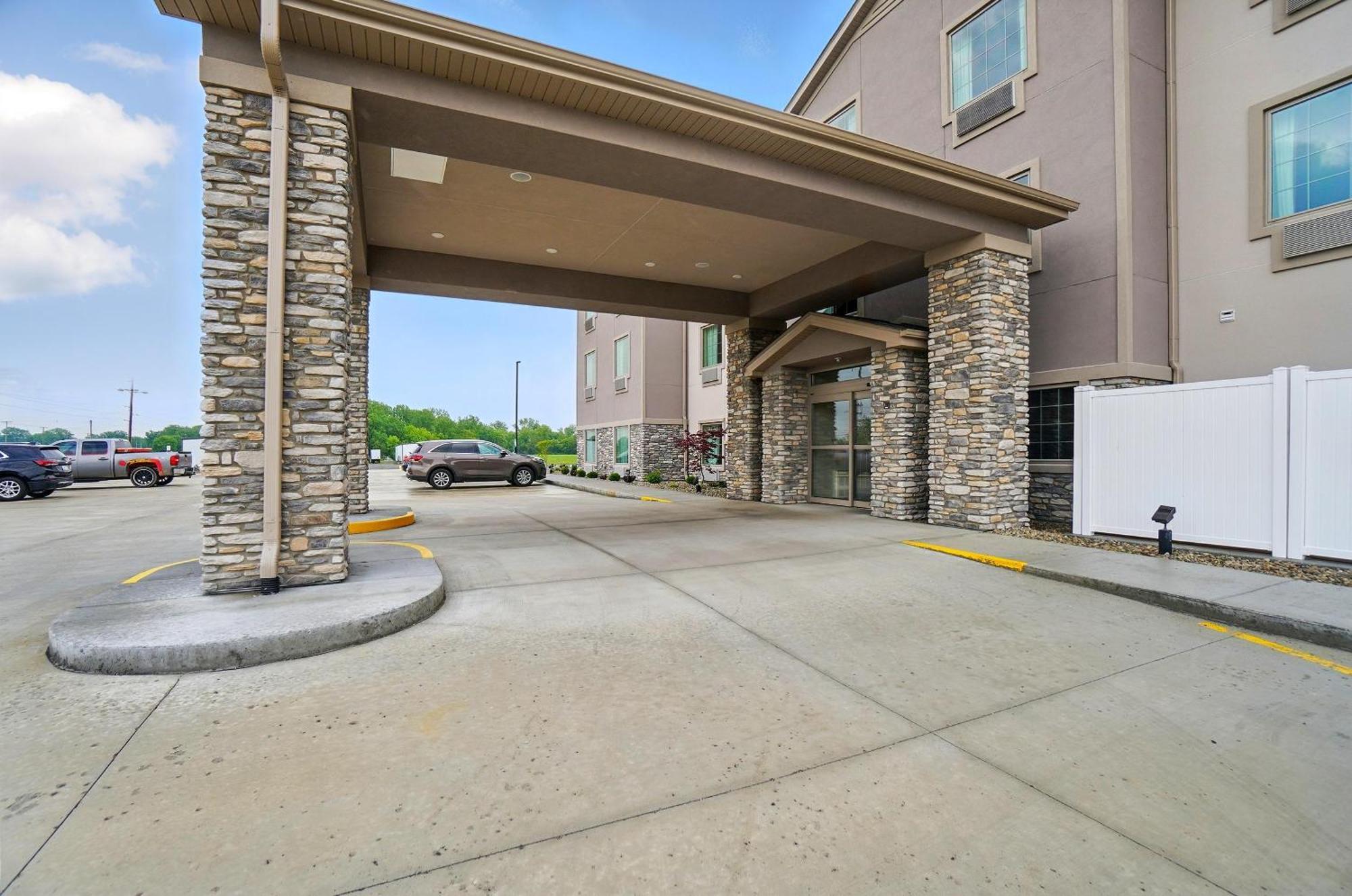 Cobblestone Hotel & Suites - Russells Point At Indian Lake 外观 照片